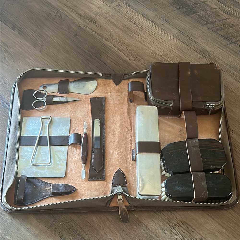 Vintage Mens Grooming Shaving Kit,Meni pedi Personal care not complet